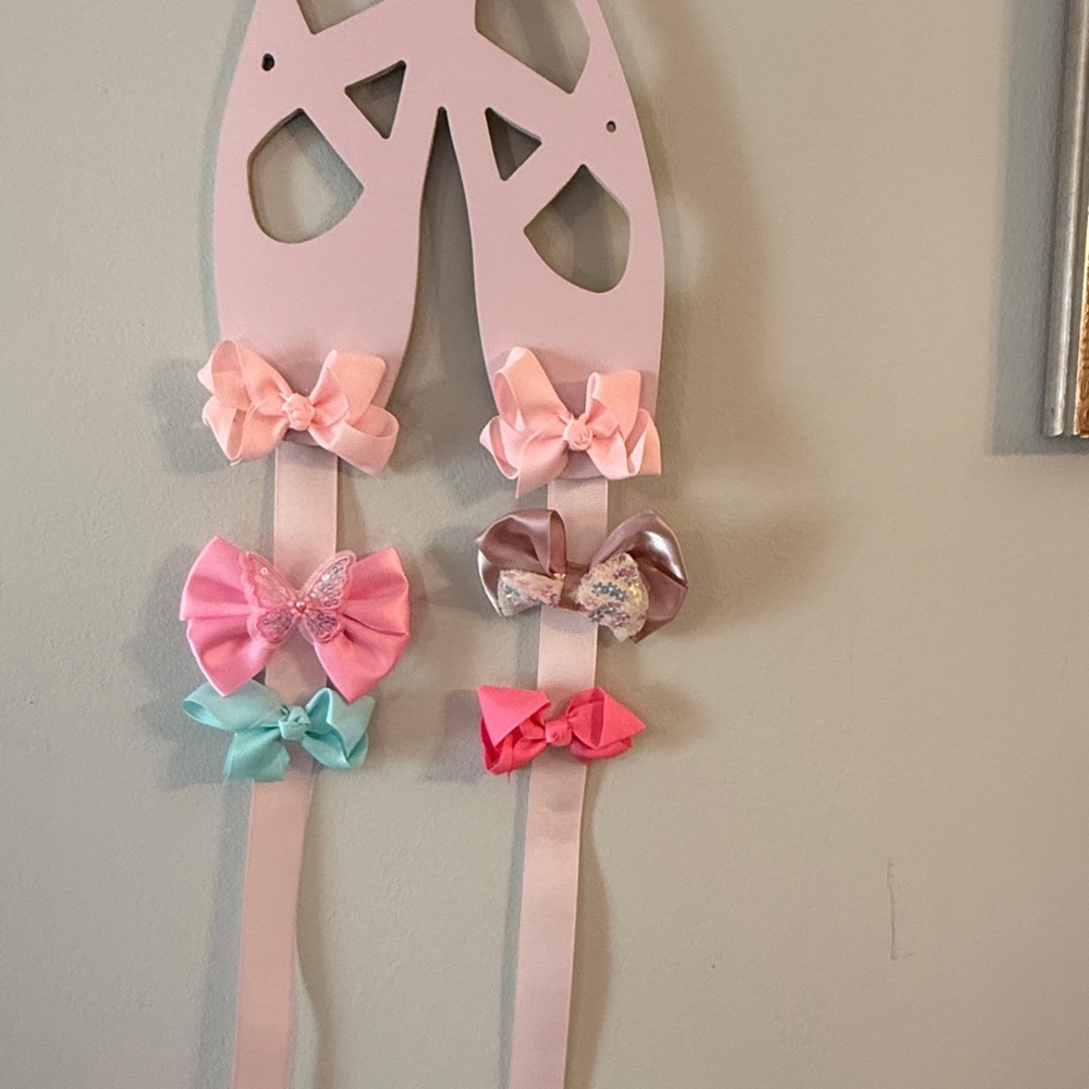 Girls Bow Holder. Ballerina shoe style
